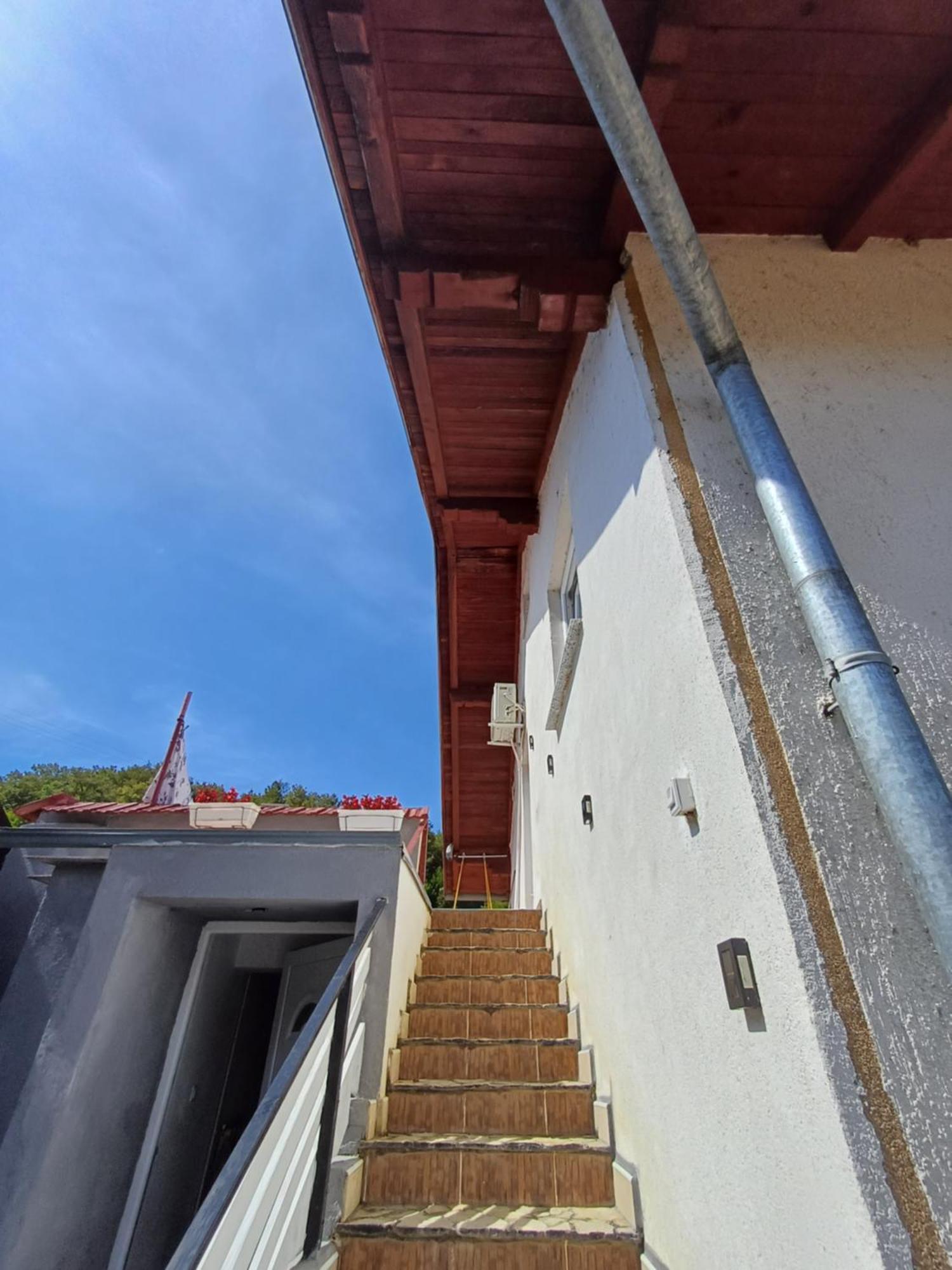 Denis Apartmán *