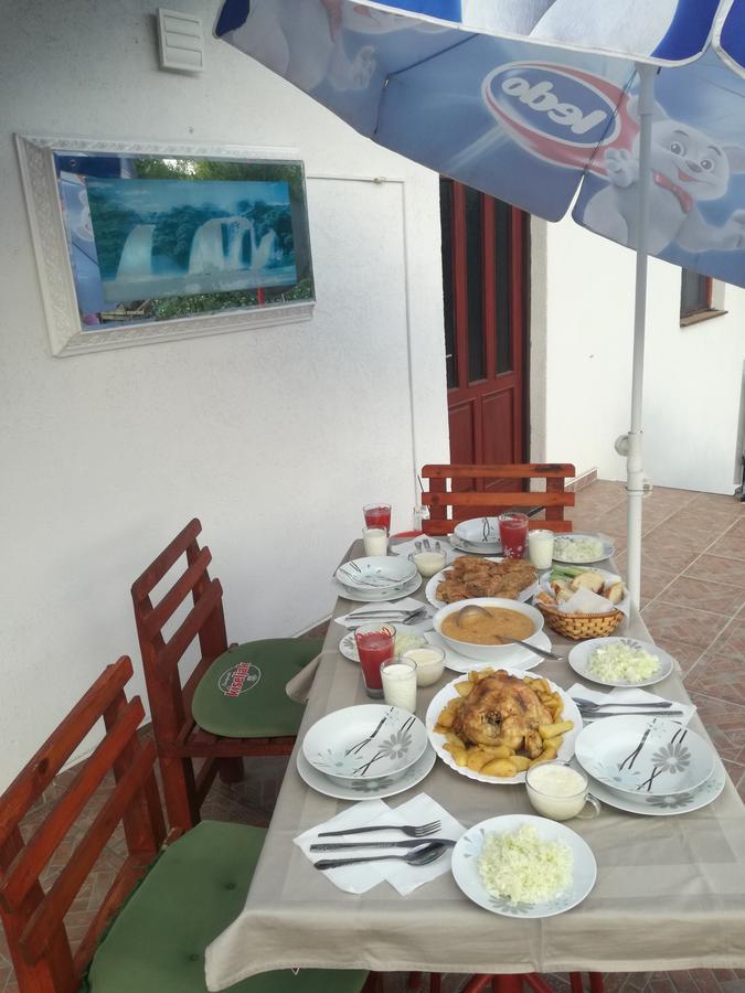 Denis Una *